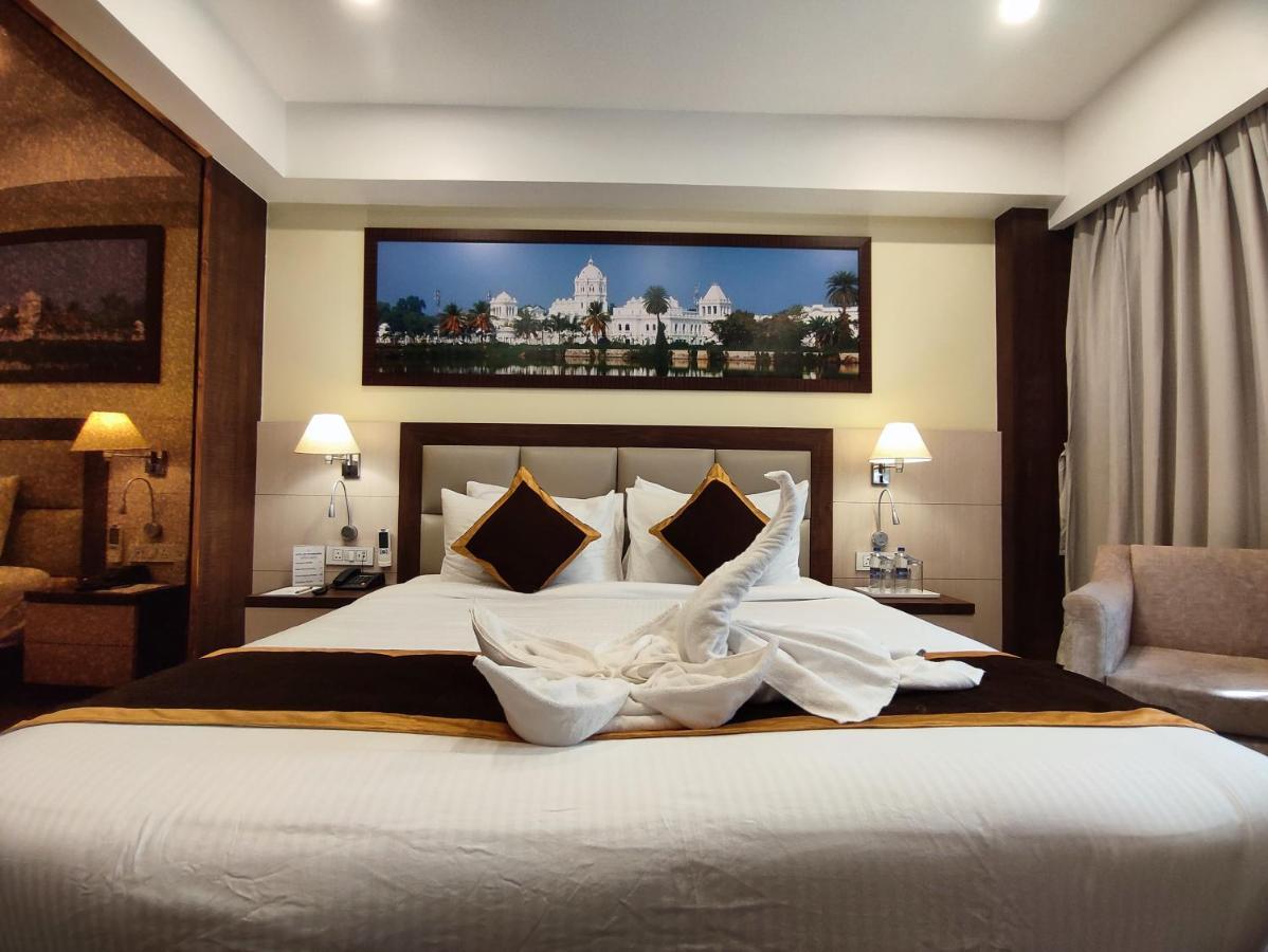 Hotel Rimi International Agartala Kültér fotó