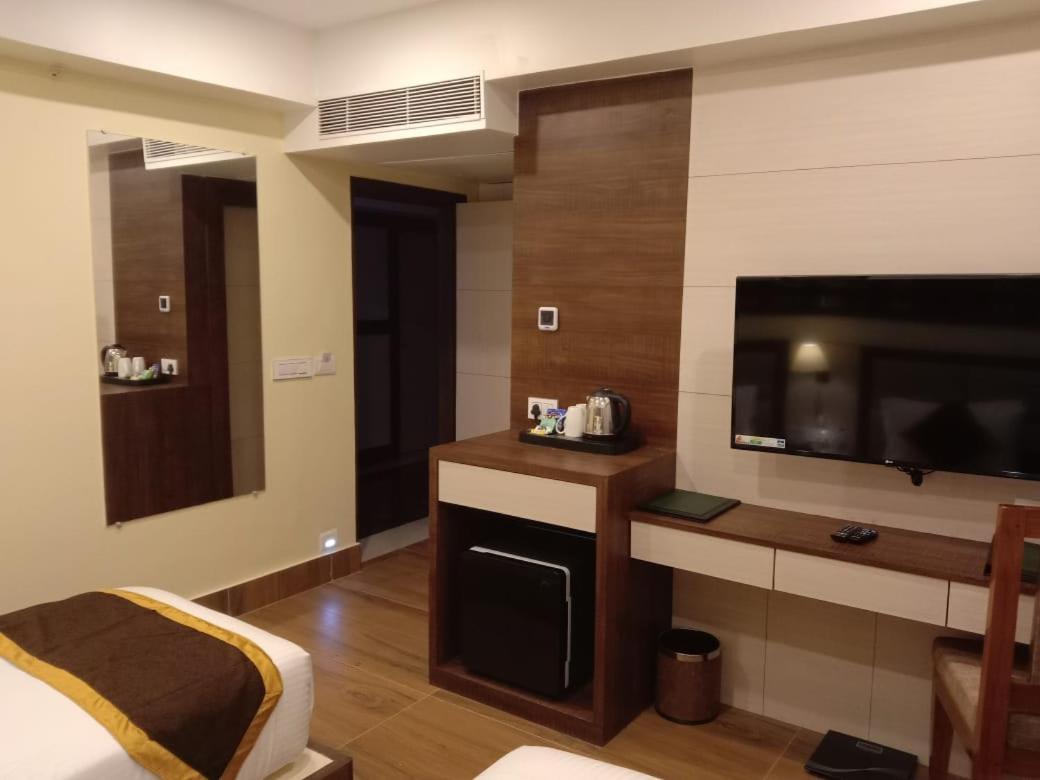 Hotel Rimi International Agartala Kültér fotó