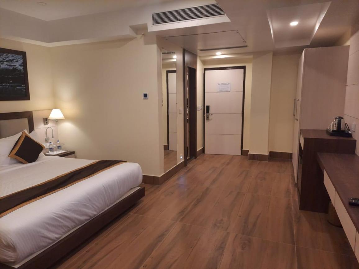 Hotel Rimi International Agartala Kültér fotó