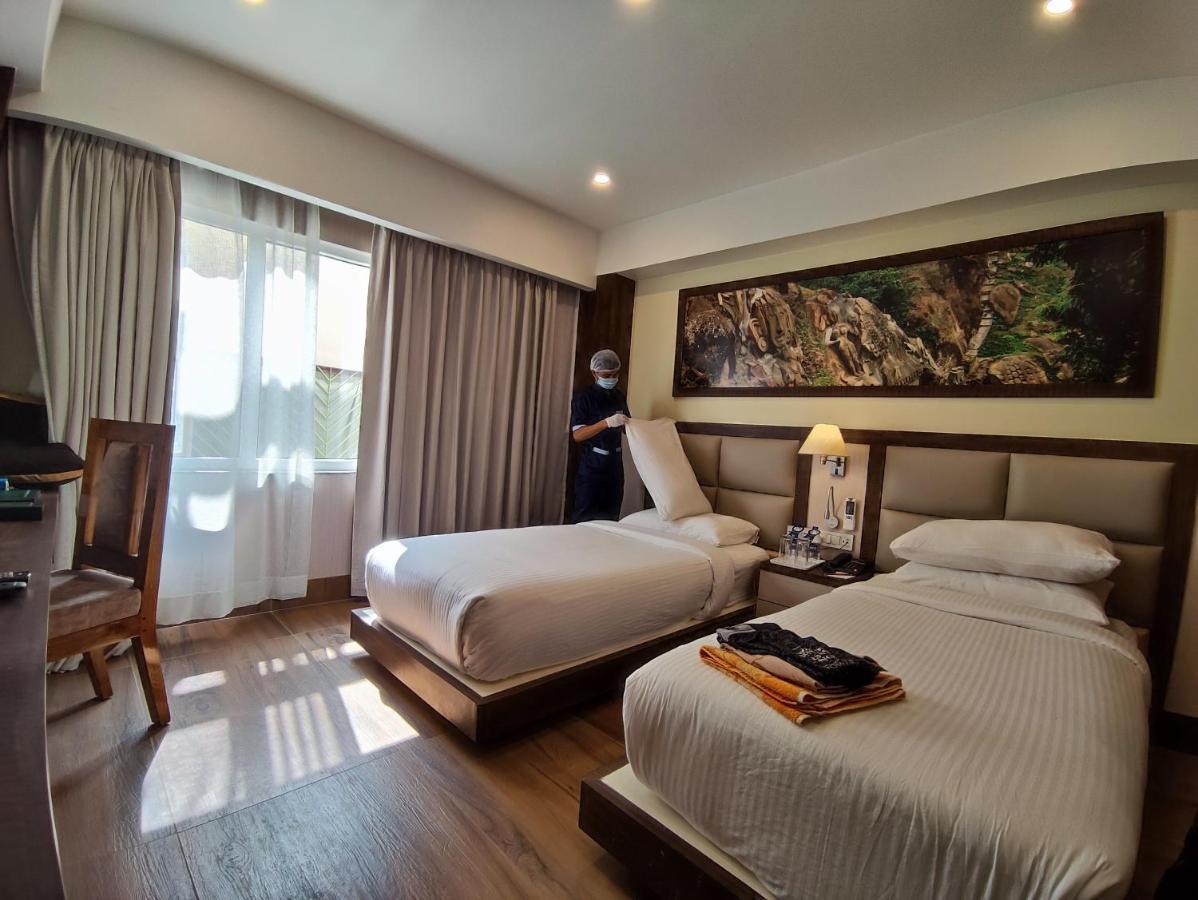 Hotel Rimi International Agartala Kültér fotó
