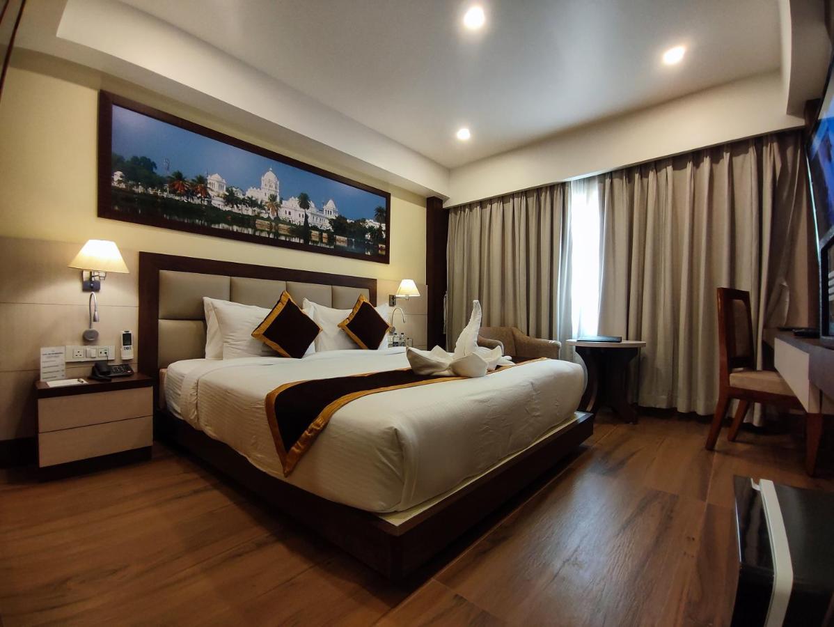 Hotel Rimi International Agartala Kültér fotó