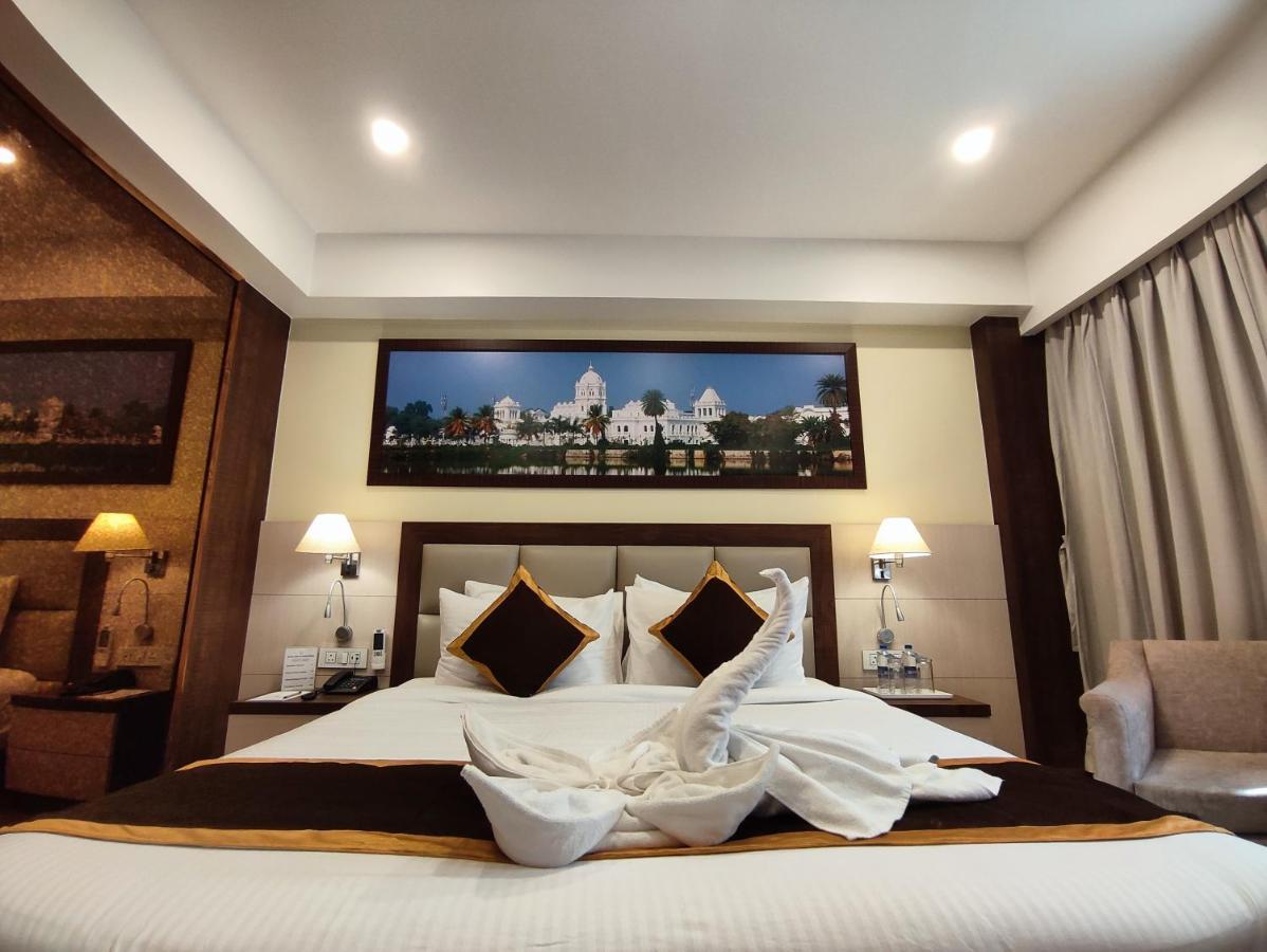 Hotel Rimi International Agartala Kültér fotó