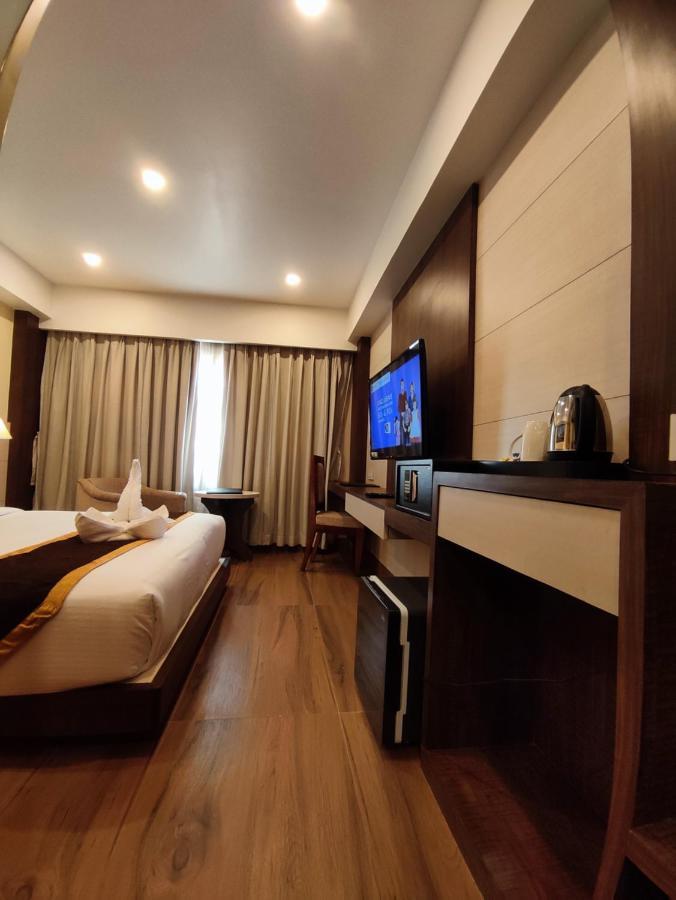 Hotel Rimi International Agartala Kültér fotó