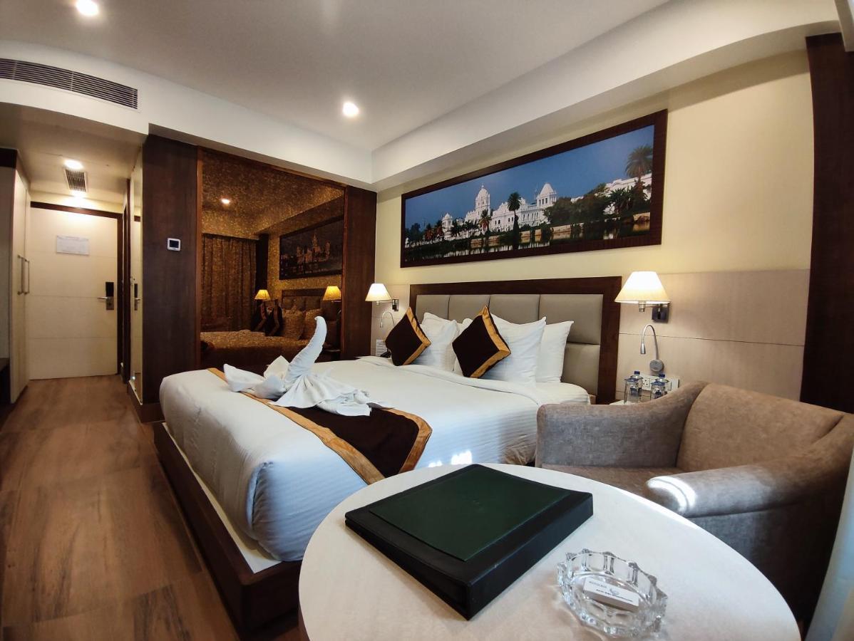 Hotel Rimi International Agartala Kültér fotó