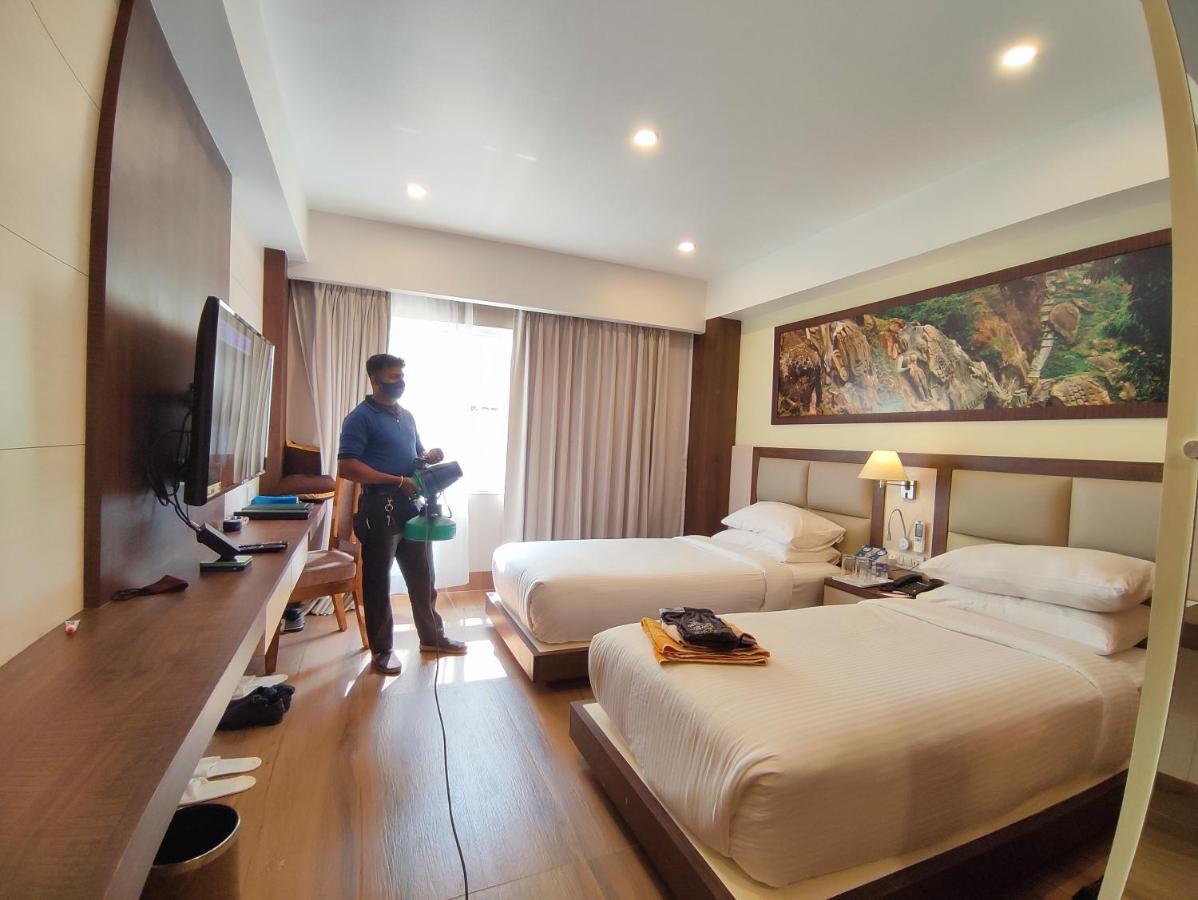 Hotel Rimi International Agartala Kültér fotó