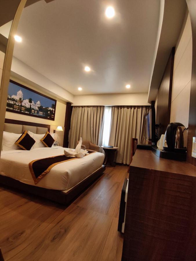 Hotel Rimi International Agartala Kültér fotó