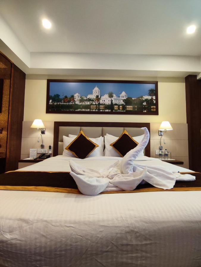 Hotel Rimi International Agartala Kültér fotó