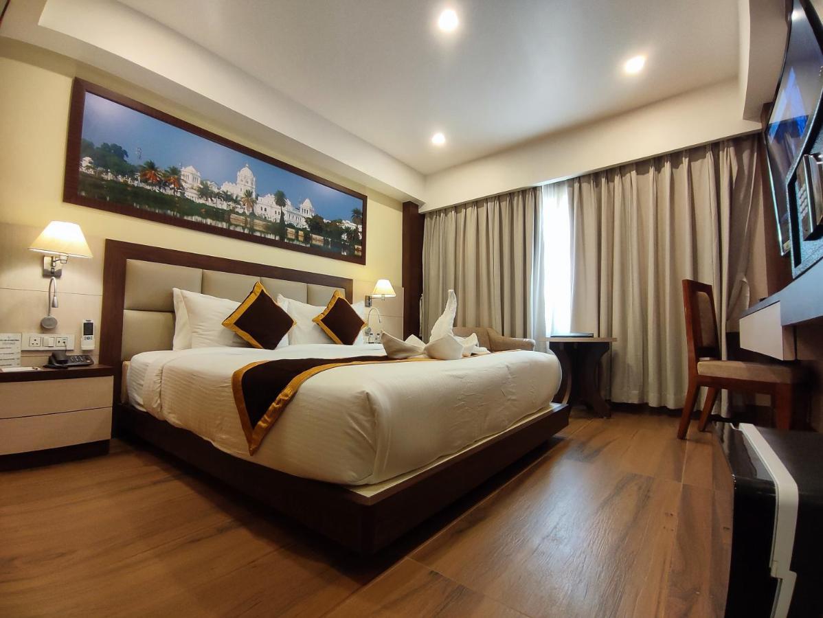 Hotel Rimi International Agartala Kültér fotó