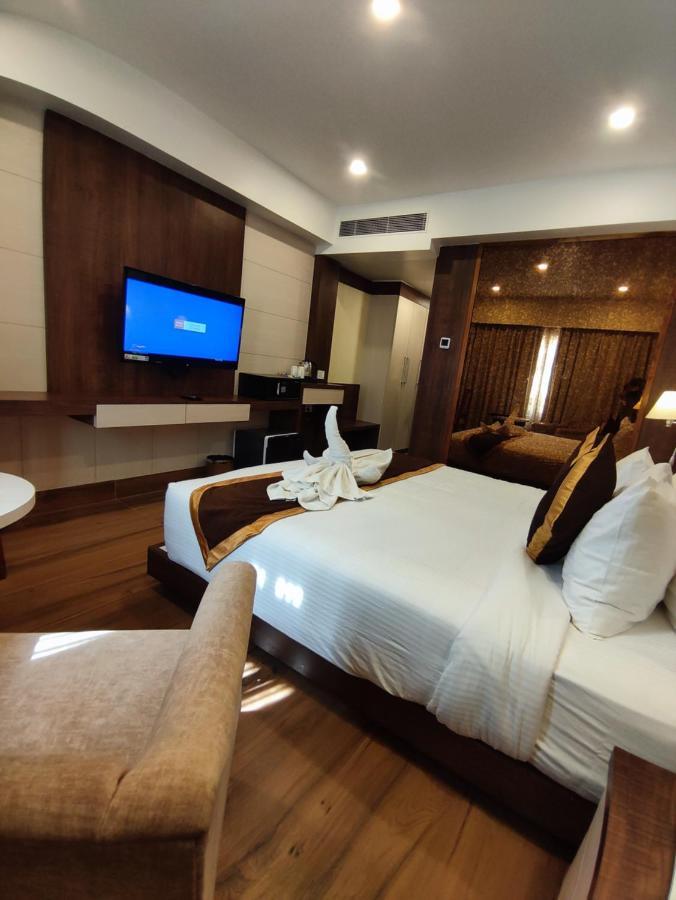 Hotel Rimi International Agartala Kültér fotó