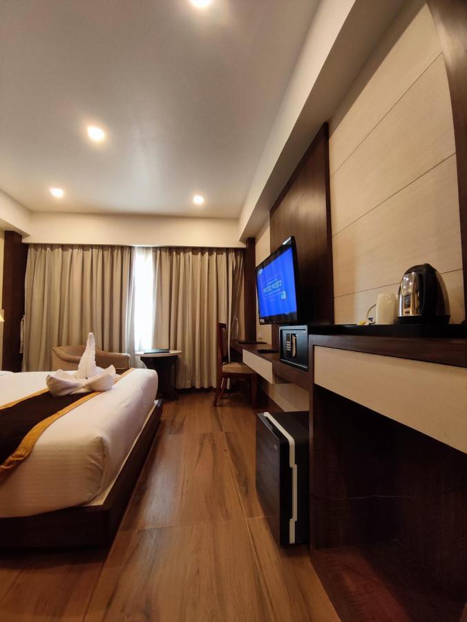 Hotel Rimi International Agartala Kültér fotó