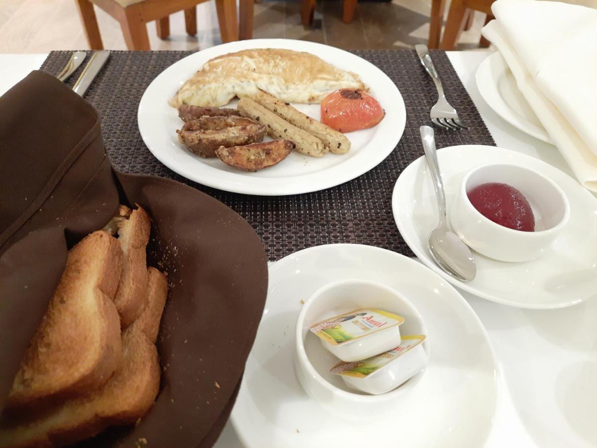 Hotel Rimi International Agartala Kültér fotó